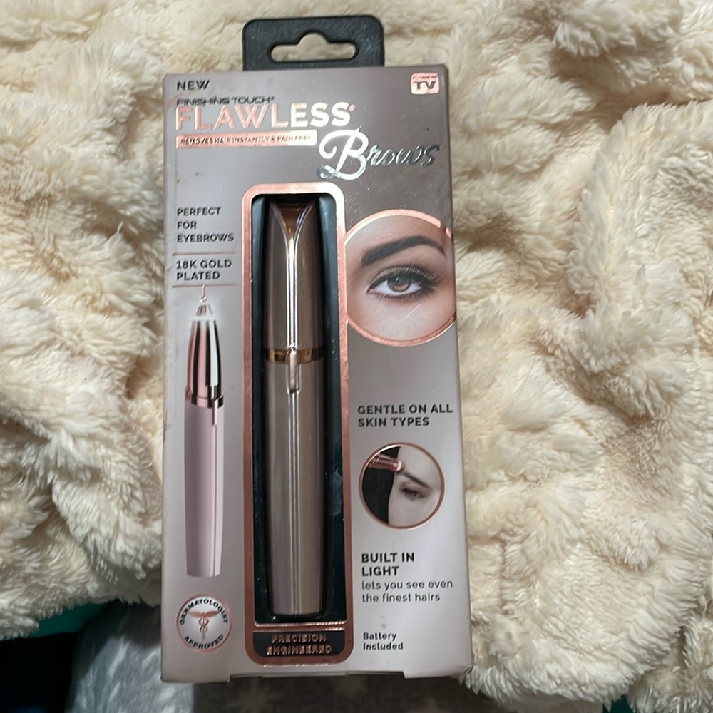 Flawless Brows removes hair instantly an pain free